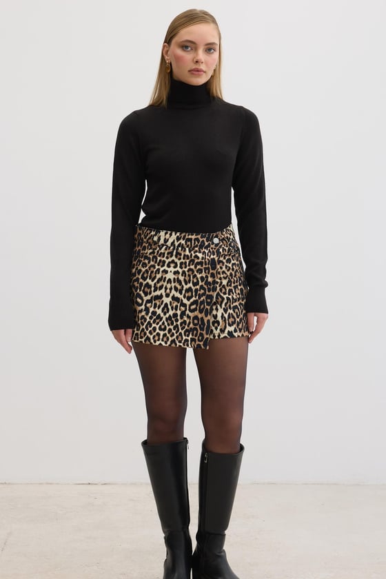 S28-1178-LEOPARDESENLİ-LLEVUREAlt GiyimKadın Leopar Desenli Kısa Şort LEOPAR DESENLİ