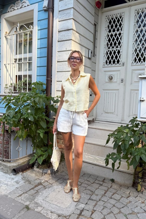 S28-1165*-EKRU-LLEVUREAlt GiyimKadın Müslin Beli Lastikli Şort EKRU