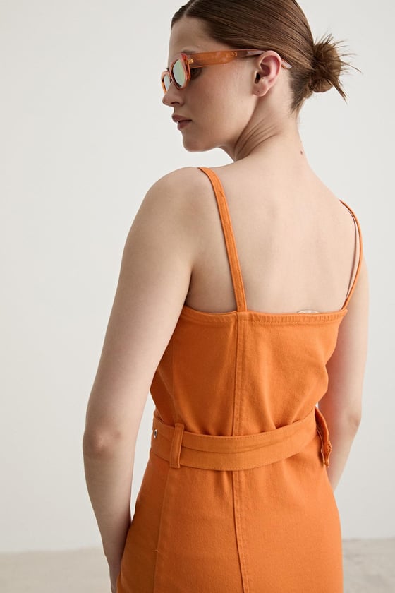 E27-7128-ORANJLEVUREÜst GiyimKadın Önden Fermuarlı Kemerli Elbise ORANJ