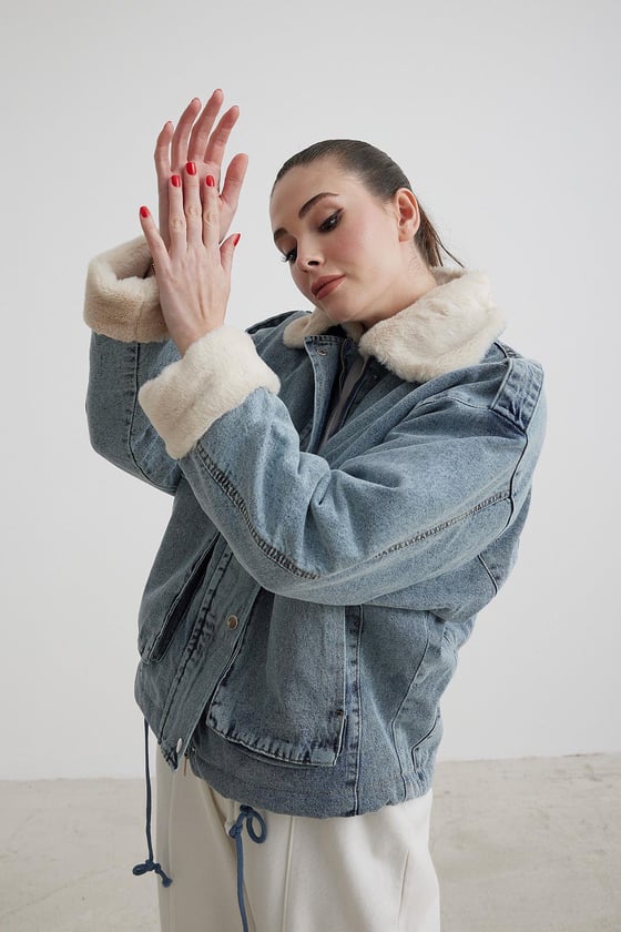 M28-5705-KARYIKAMA-LLEVURECEKETKadın Suni Kürklü Denim Ceket KAR YIKAMAKadın Suni Kürklü Denim Ceket KAR YIKAMA