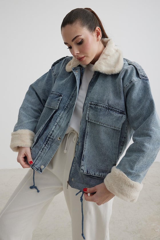 M28-5705-KARYIKAMA-LLEVURECEKETKadın Suni Kürklü Denim Ceket KAR YIKAMAKadın Suni Kürklü Denim Ceket KAR YIKAMA