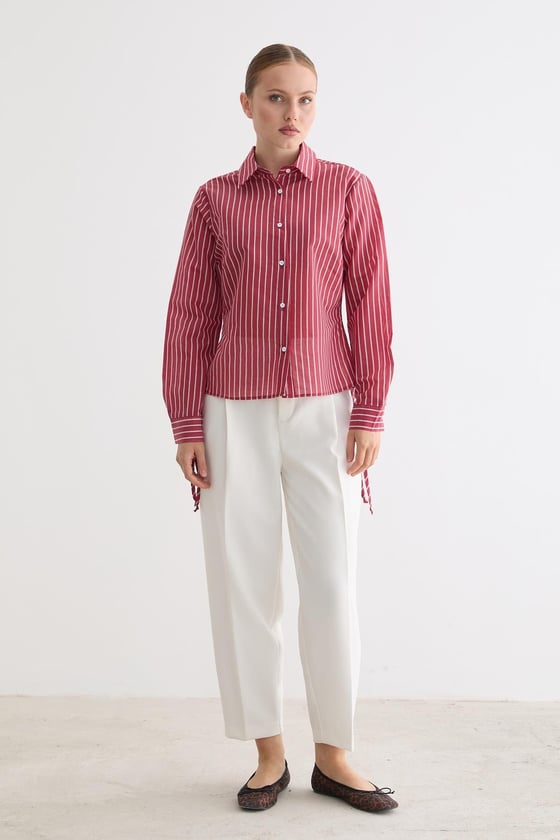 G28-4005-BORDO-LLEVUREÜst GiyimKadın Yan Büzgülü Bağcıklı Çizgili Gömlek BORDO