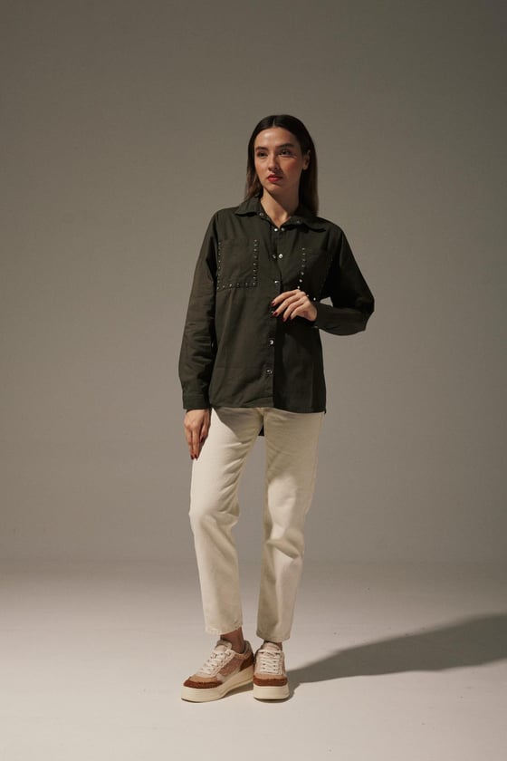 G27-4608-L-HAKİLEVUREGÖMLEKKeten Önü Zımbalı Kadın Gömlek HAKİ