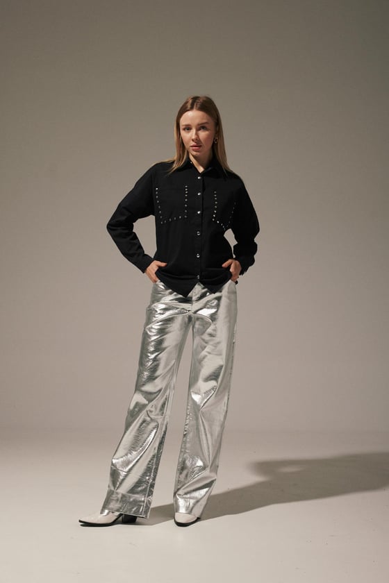 G27-4608-L-SİYAHLEVUREGÖMLEKKeten Önü Zımbalı Kadın Gömlek SİYAH