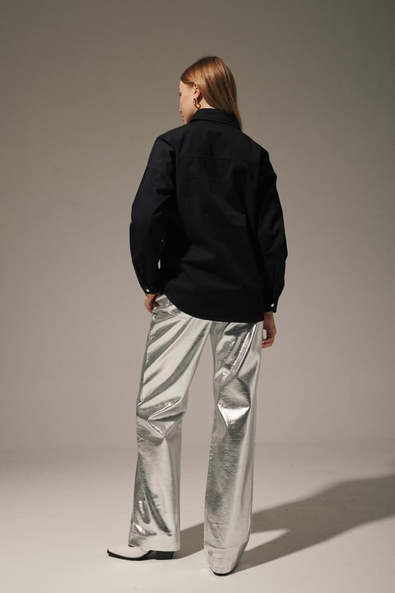 G27-4608-L-SİYAHLEVUREGÖMLEKKeten Önü Zımbalı Kadın Gömlek SİYAH