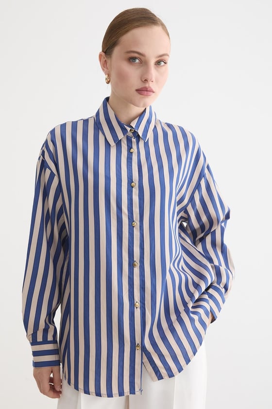 G28-4006-LACİVERT-LLEVUREÜst GiyimMetalize Düğme Detaylı Çizgili Gömlek LACİVERT