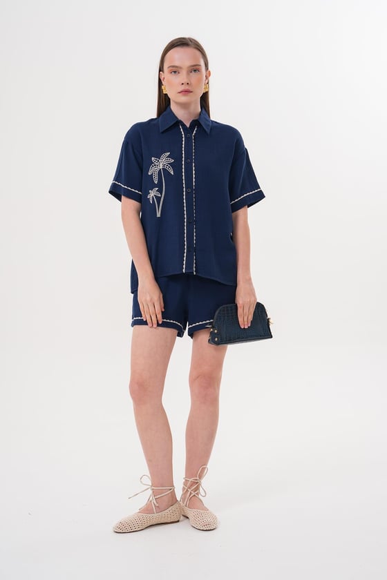 G28-4884-LACİVERT-LLEVUREÜst GiyimNakış Detaylı Düğmeli Müslin Gömlek LACİVERT - Levure Nakış Detaylı Düğmeli Müslin Gömlek LACİVERT