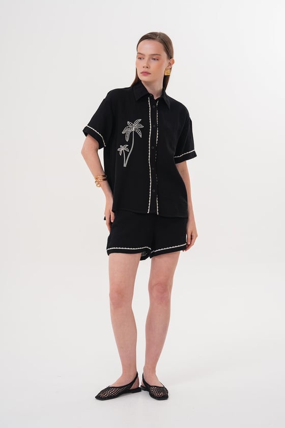 S28-1179-SİYAH-LLEVUREAlt GiyimNakış Detaylı Kısa Müslin Şort SİYAH - Levure Nakış Detaylı Kısa Müslin Şort SİYAH