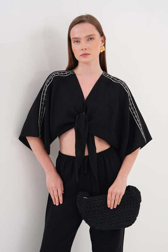 G28-4950*-SİYAH-LLEVUREÜst GiyimOmuz Nakış Detaylı  Beli Bağlamalı Gömlek SİYAH