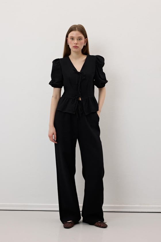 G28-4880*-SİYAH-LLEVUREÜst GiyimÖn Bağlamalı Kolu Lastikli Müslin Bluz SİYAH