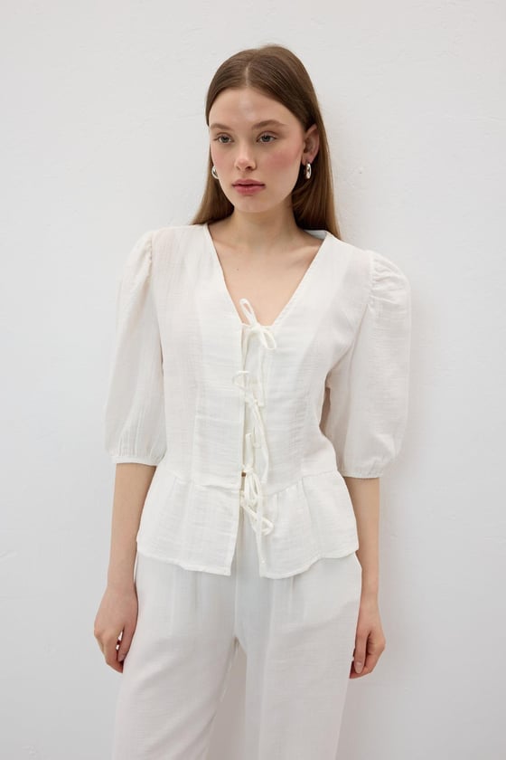 G28-4880*-EKRU-LLEVUREÜst GiyimÖn Bağlamalı Kolu Lastikli Müslin Bluz EKRU