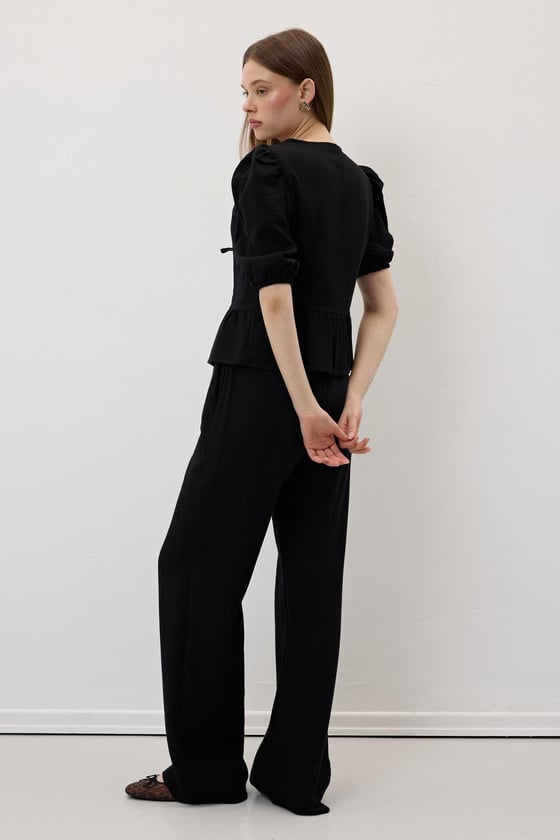 G28-4880*-SİYAH-LLEVUREÜst GiyimÖn Bağlamalı Kolu Lastikli Müslin Bluz SİYAH