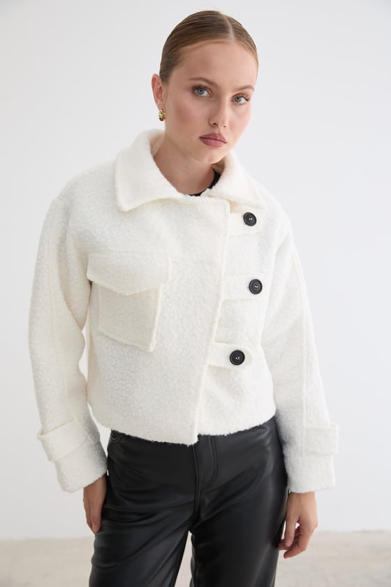 M28-5844-EKRU-LLEVUREDış GiyimÖn Düğmeli Cep Detaylı Kısa Mont EKRU