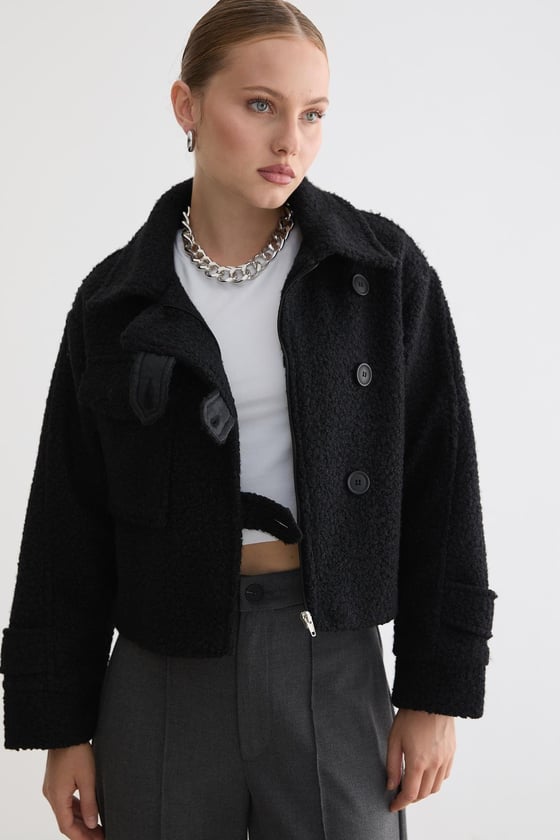 M28-5844-SİYAH-LLEVUREDış GiyimÖn Düğmeli Cep Detaylı Kısa Mont SİYAH