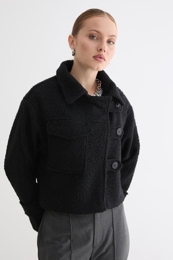 M28-5844-SİYAH-LLEVUREDış GiyimÖn Düğmeli Cep Detaylı Kısa Mont SİYAH