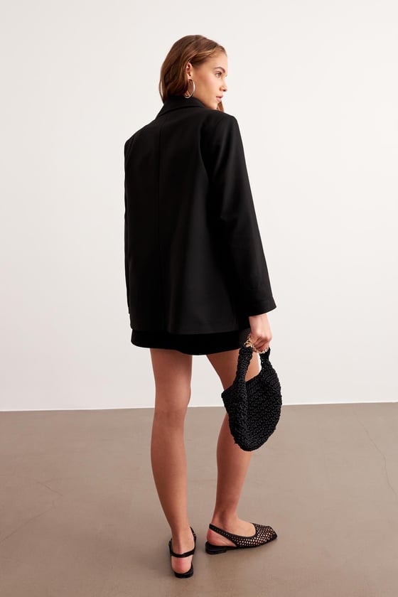 C28-5828-SİYAH-LLEVUREDış GiyimÖnü Düğme Detaylı Omzu Vatkalı Blazer Ceket SİYAH - Levure Önü Düğme Detaylı Omzu Vatkalı Blazer Ceket SİYAH