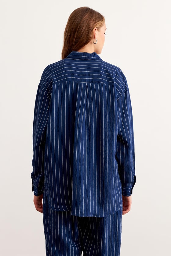 G28-4931-LACİVERT-LLEVUREÜst GiyimÖnü Düğmeli Çizgili Oversize Gömlek LACİVERT - Levure Önü Düğmeli Çizgili Oversize Gömlek LACİVERT