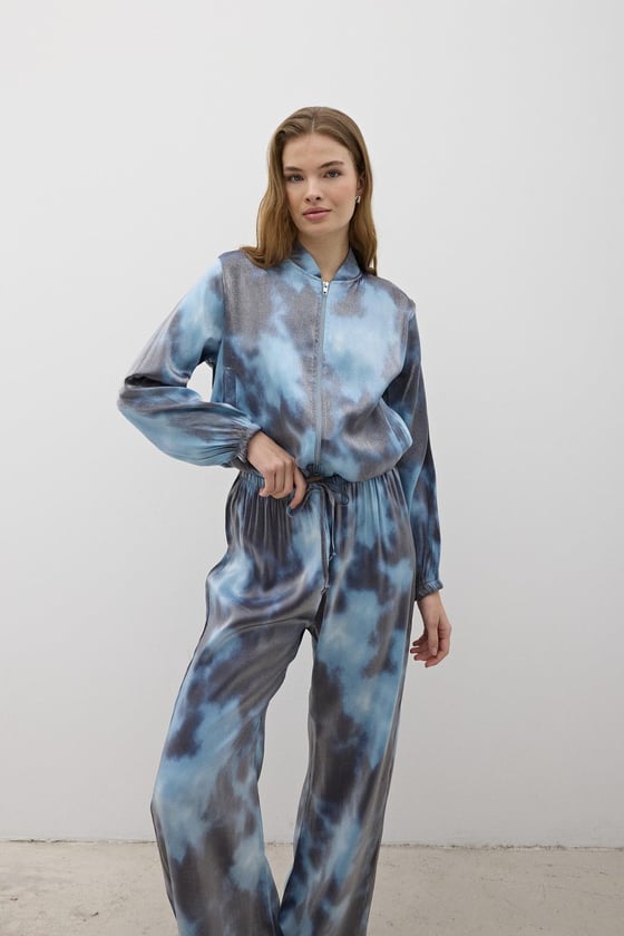 M28-5821-MAVİ-LLEVUREDış GiyimÖnü Fermuarlı Saten Ceket MAVİ