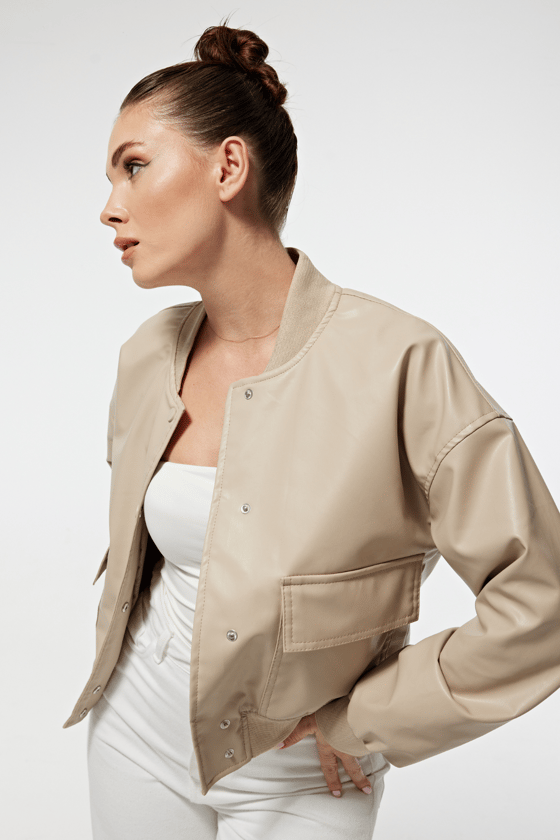 M27-5643-L-TAŞLEVURECEKETRibana Yaka Cep Detay Çıtçıtlı Suni Deri Kadın Ceket TAŞ