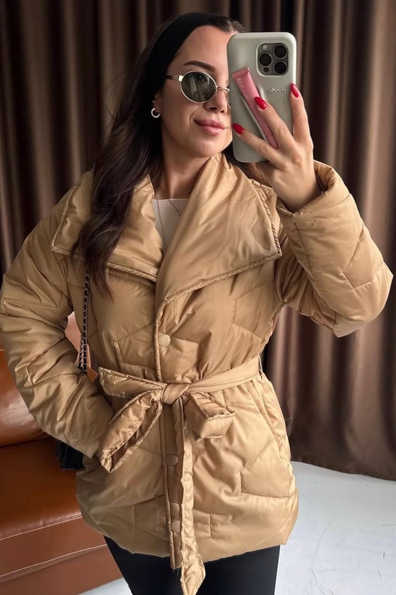 M28-5888-CAMEL-LLEVUREDış GiyimW Desenli Kapitone Mont CAMEL