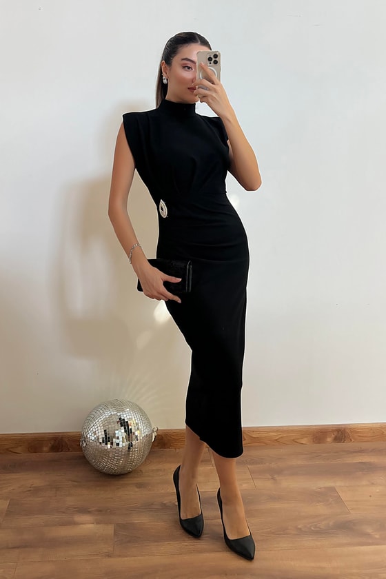 Broş Detaylı Midi Elbise - SİYAH