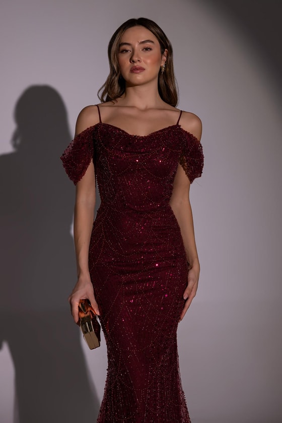 Düşük Omuz Boncuklu Abiye - BORDO