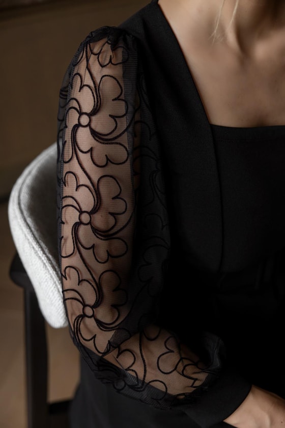 Flok Kol Kemerli Elbise - SİYAH