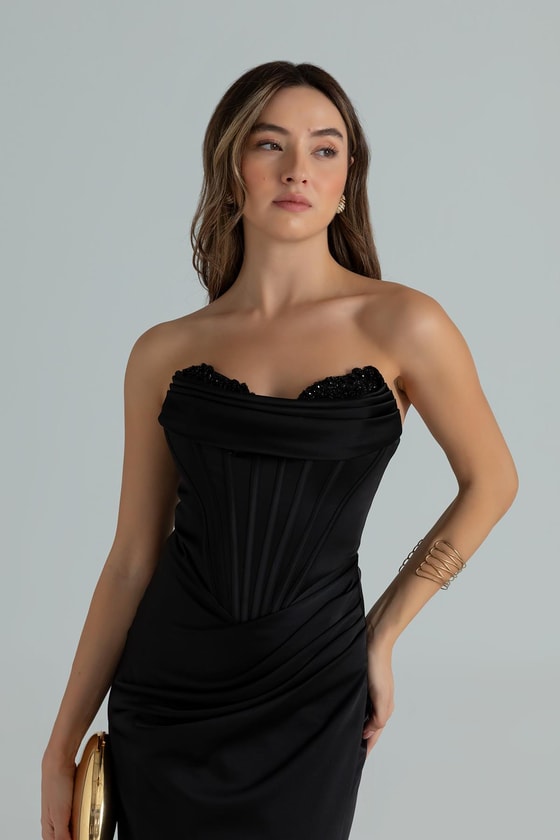 Göğüs İşlemeli Balenli Abiye - SİYAH