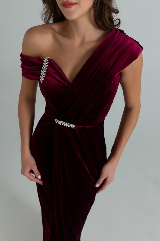 Omuz Tasarım Kadife Abiye - BORDO