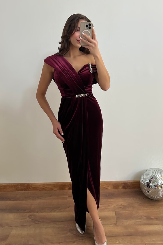 Omuz Tasarım Kadife Abiye - BORDO