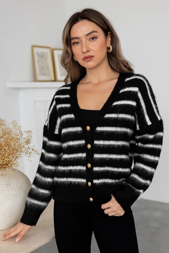 Sakallı İnce Çizgili Hırka - SİYAH