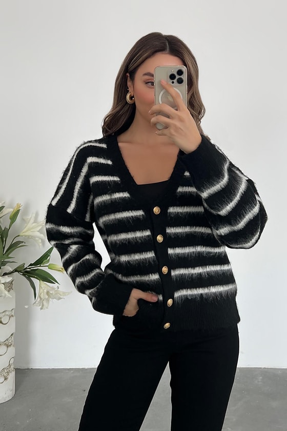 Sakallı İnce Çizgili Hırka - SİYAH