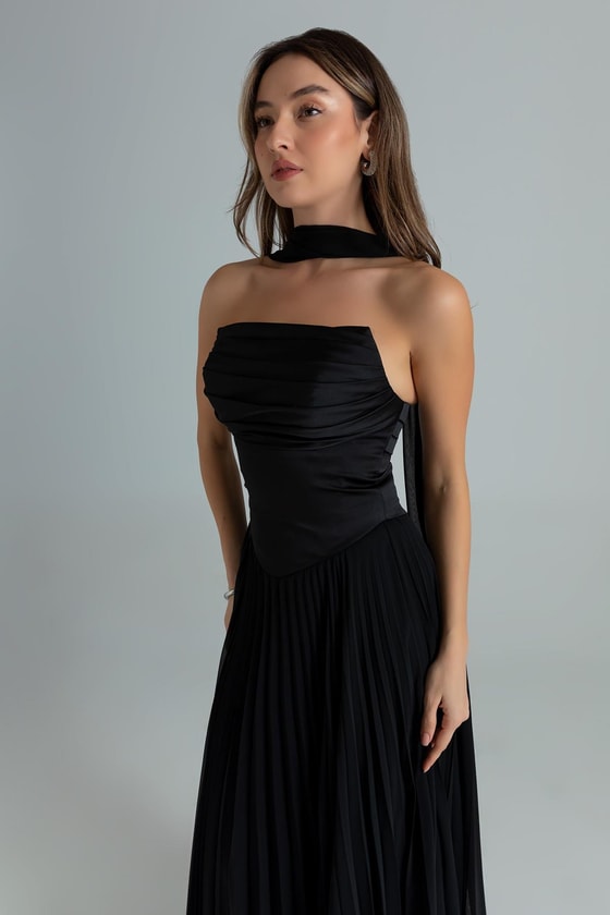 Straplez Fularlı Piliseli Abiye - SİYAH