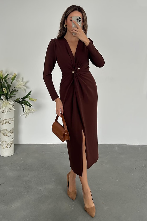 Vatkalı İnci Broş Elbise - KAHVERENGİ