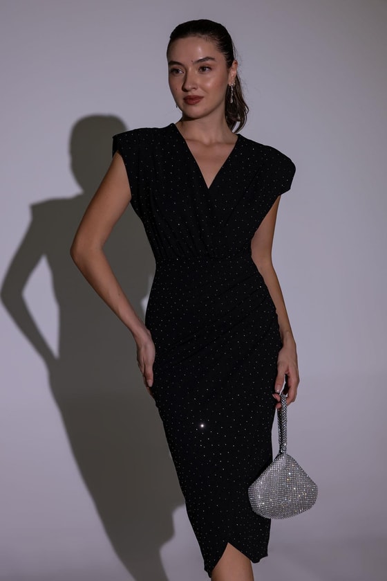 Vatkalı Taş İşlemeli Elbise - SİYAH