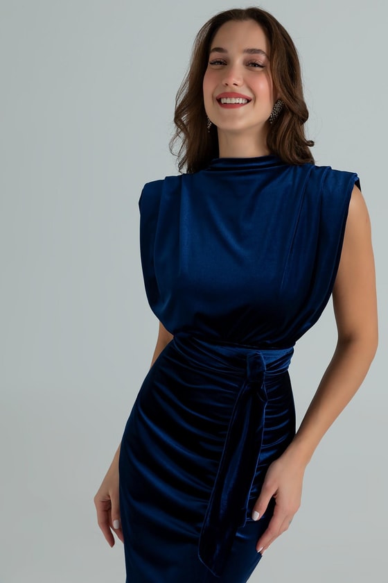 Yaka Dökümlü Kadife Abiye - LACİVERT