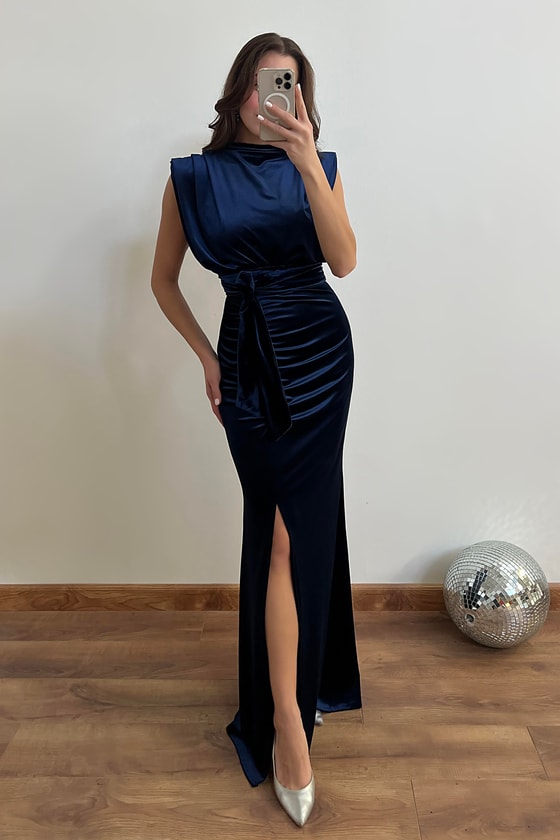 Yaka Dökümlü Kadife Abiye - LACİVERT