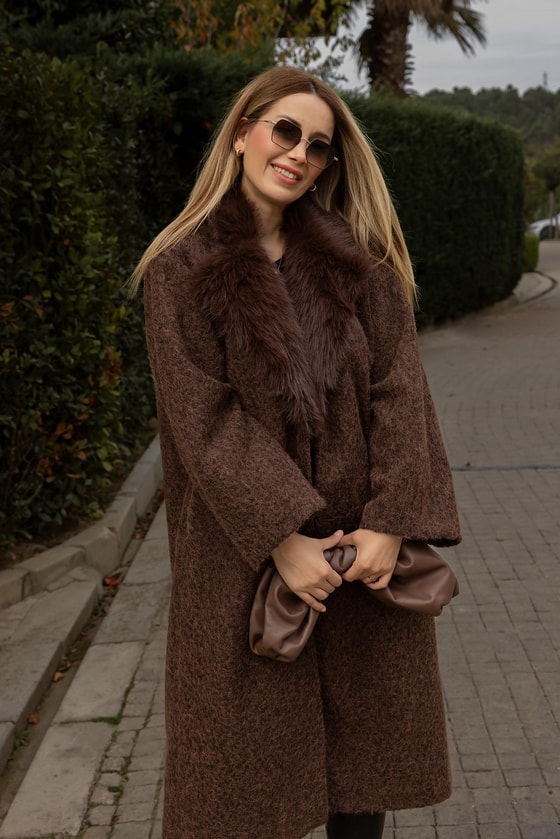 Yaka Kürklü Kuşaklı Kaban - KAHVERENGİ