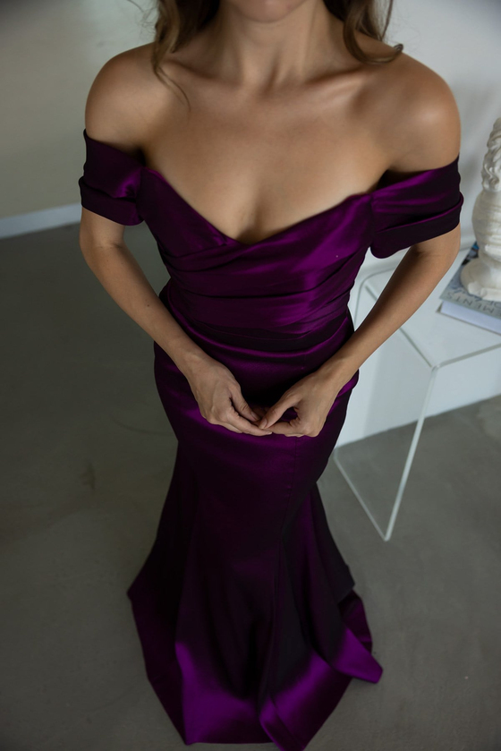 Drape Detaylı Asimetrik Yaka Abiye - MÜRDÜM