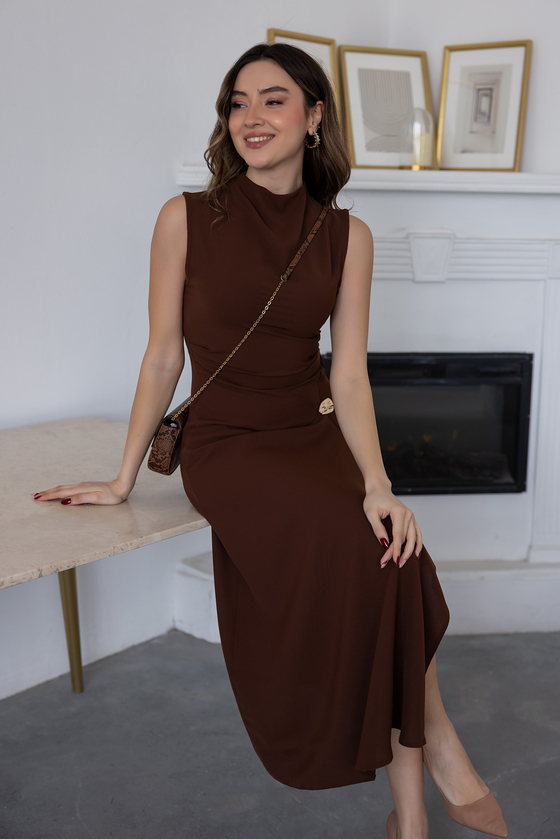 Sıfır Kol Aksesuarlı Elbise - KAHVERENGİ