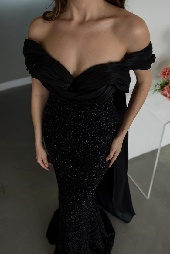 Yaka Drapeli Payetli Abiye - SİYAH