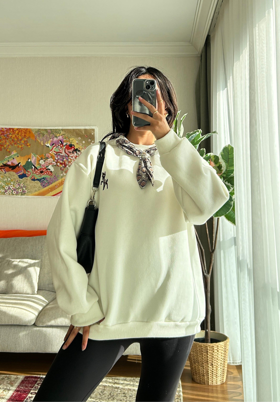  Şika Baskılı Fularlı Sweatshirt Bej