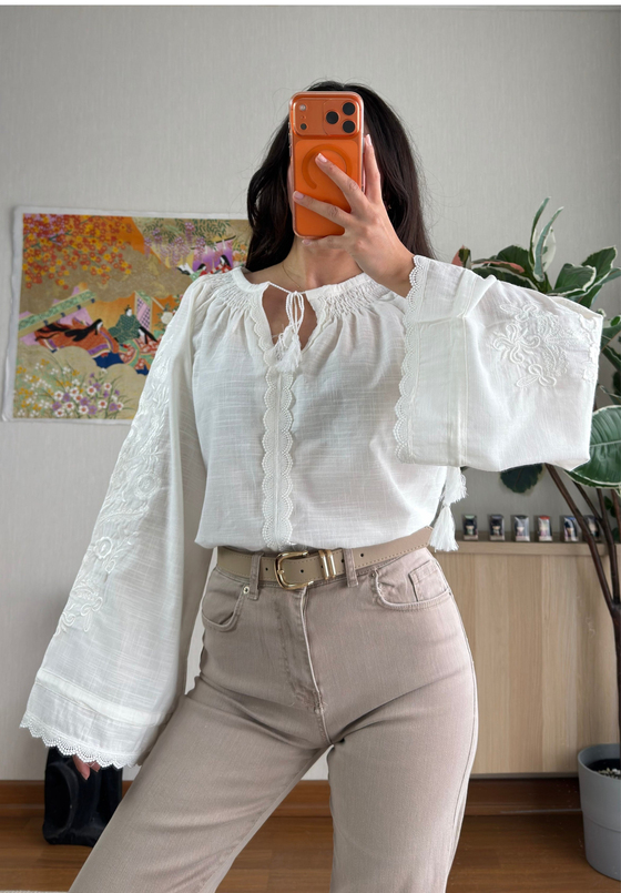 Shiro İşlemeli Dantel Bluz
