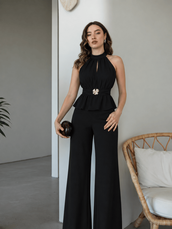 Halter Yaka Broş Detaylı Tulum - SİYAH