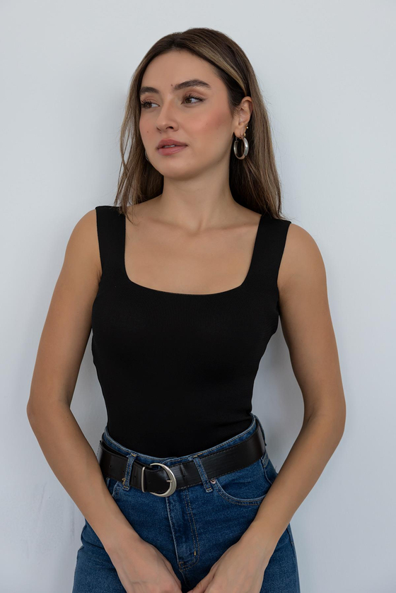 Kare Yaka Atlet - SİYAH