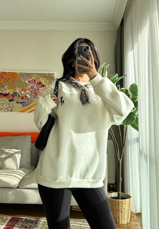  Şika Baskılı Fularlı Sweatshirt Bej