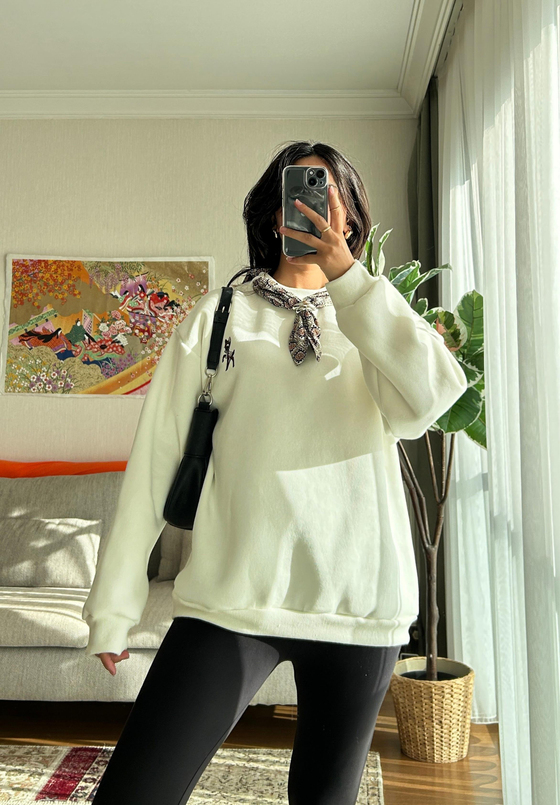  Şika Baskılı Fularlı Sweatshirt Bej