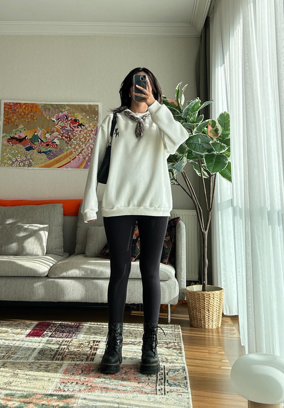  Şika Baskılı Fularlı Sweatshirt Bej