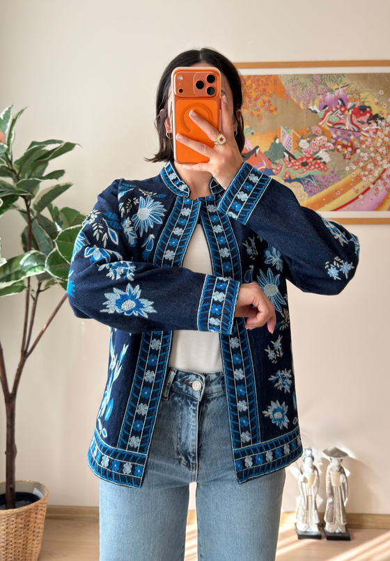 Çiçek Nakışlı Denim Ceket