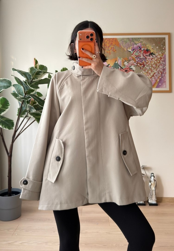 Dik Yaka Cepli Oversize Kısa Trençkot Bej